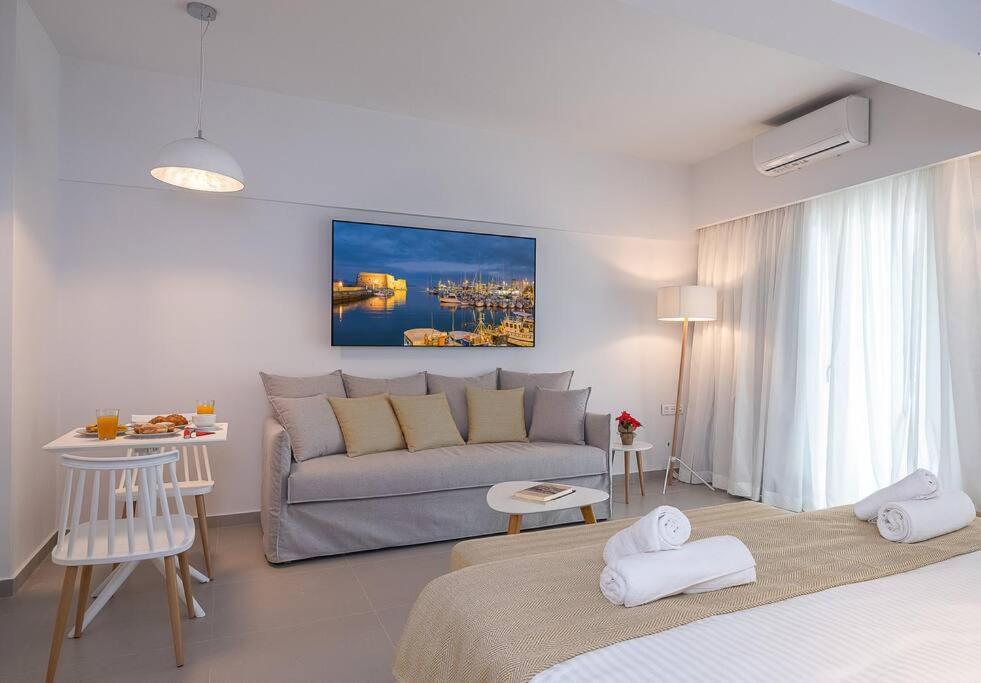 Electra Luxury Apartment At The Heraklion Center Екстер'єр фото